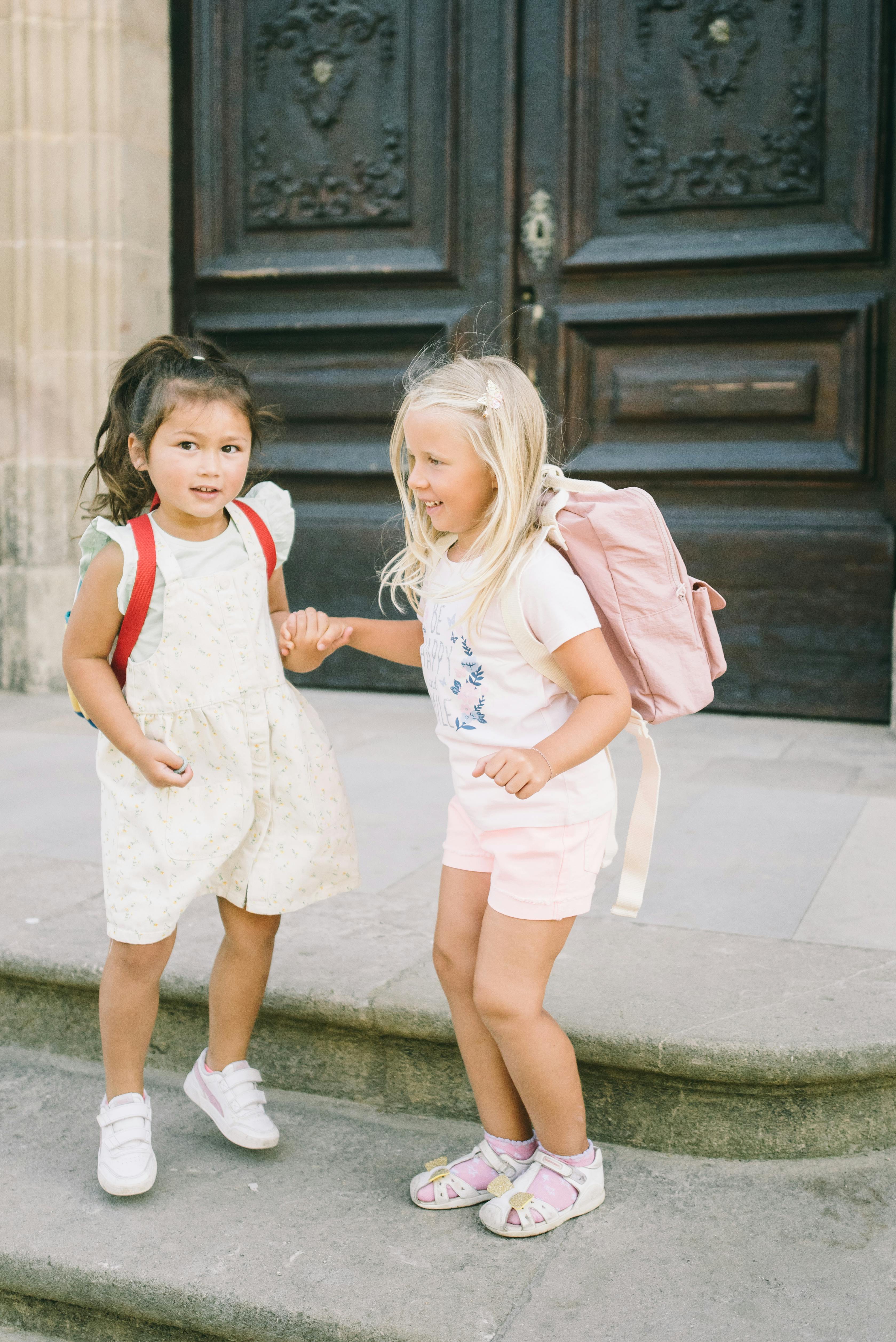 最新上架影片海报：悬疑爱情混合类型