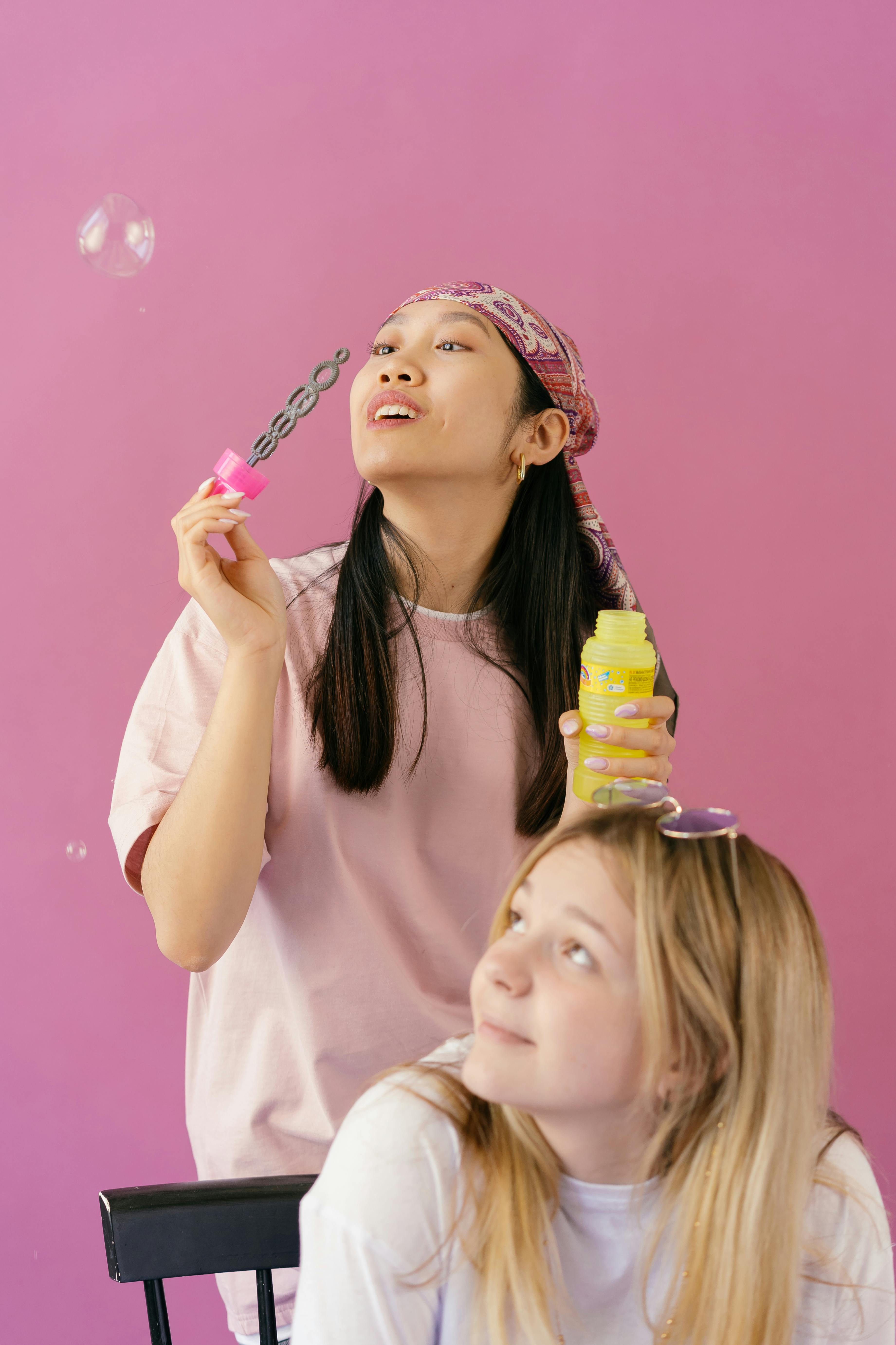 宣发物料与内容上线画面